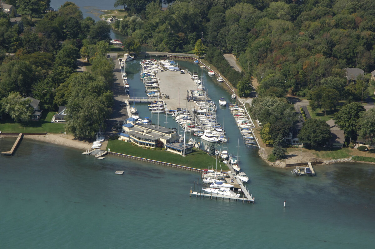 Unveiling the Charm of Grosse Ile Yacht Club: A Haven for Boaters and More